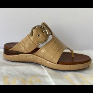 CHLOE CREAM CROC-EMBOSSED LEATHER ANKLE STRAP THONG SANDALS